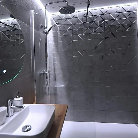 Domus Apartment *